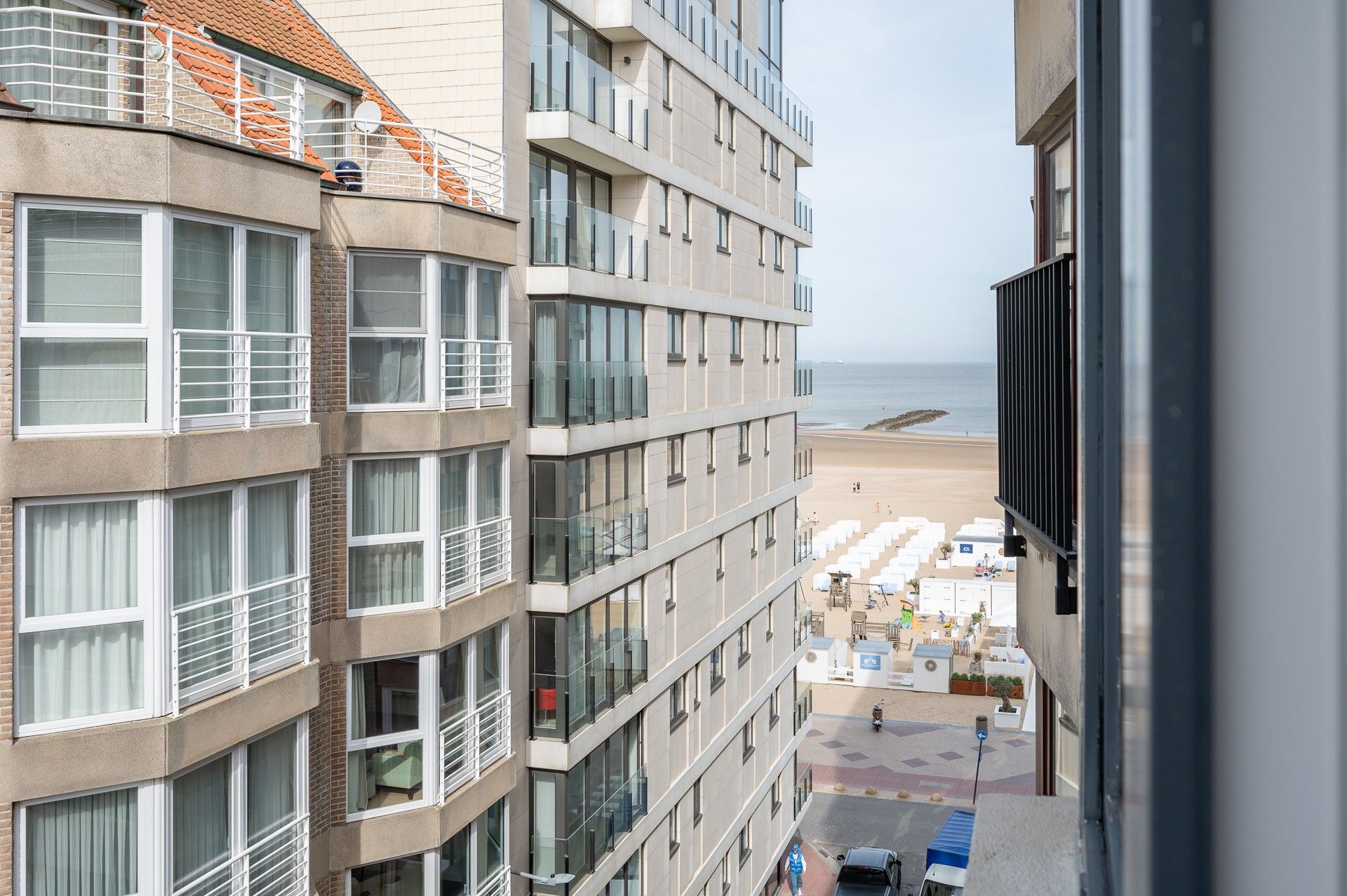 Vernieuwd appartement gelegen te Duinbergen nabij het strand foto 16