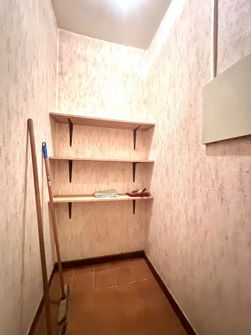 Ruim en centraal gelegen appartement in Tongeren met 2 slaapkamers, terras, garage en berging foto 9
