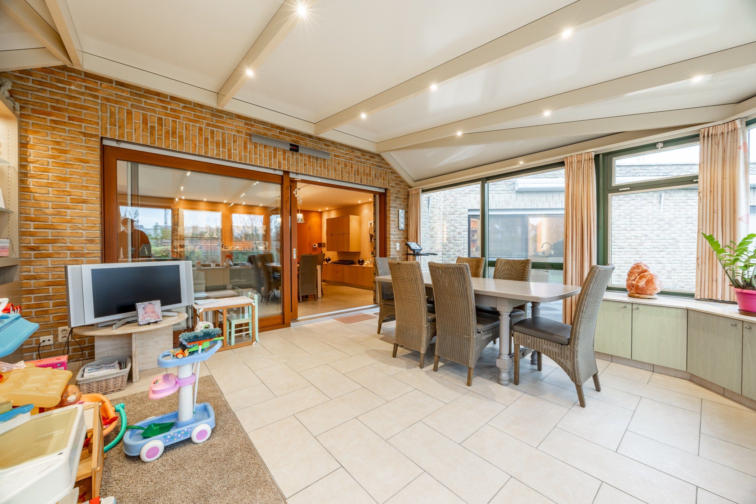 UNIEKE EIGENDOM MET ATELIER OP 960 M² foto 7