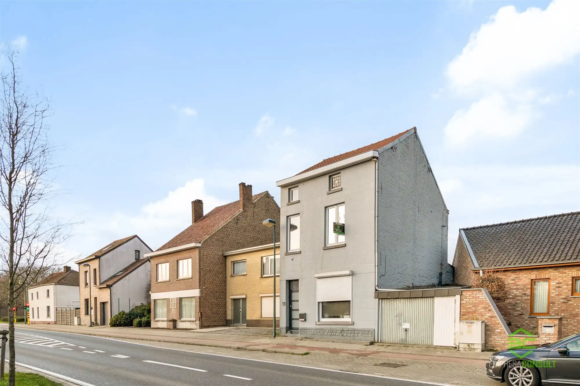 Hoofdfoto van de publicatie: Centraal gelegen woning met 2/4 slpk met veel potentieel