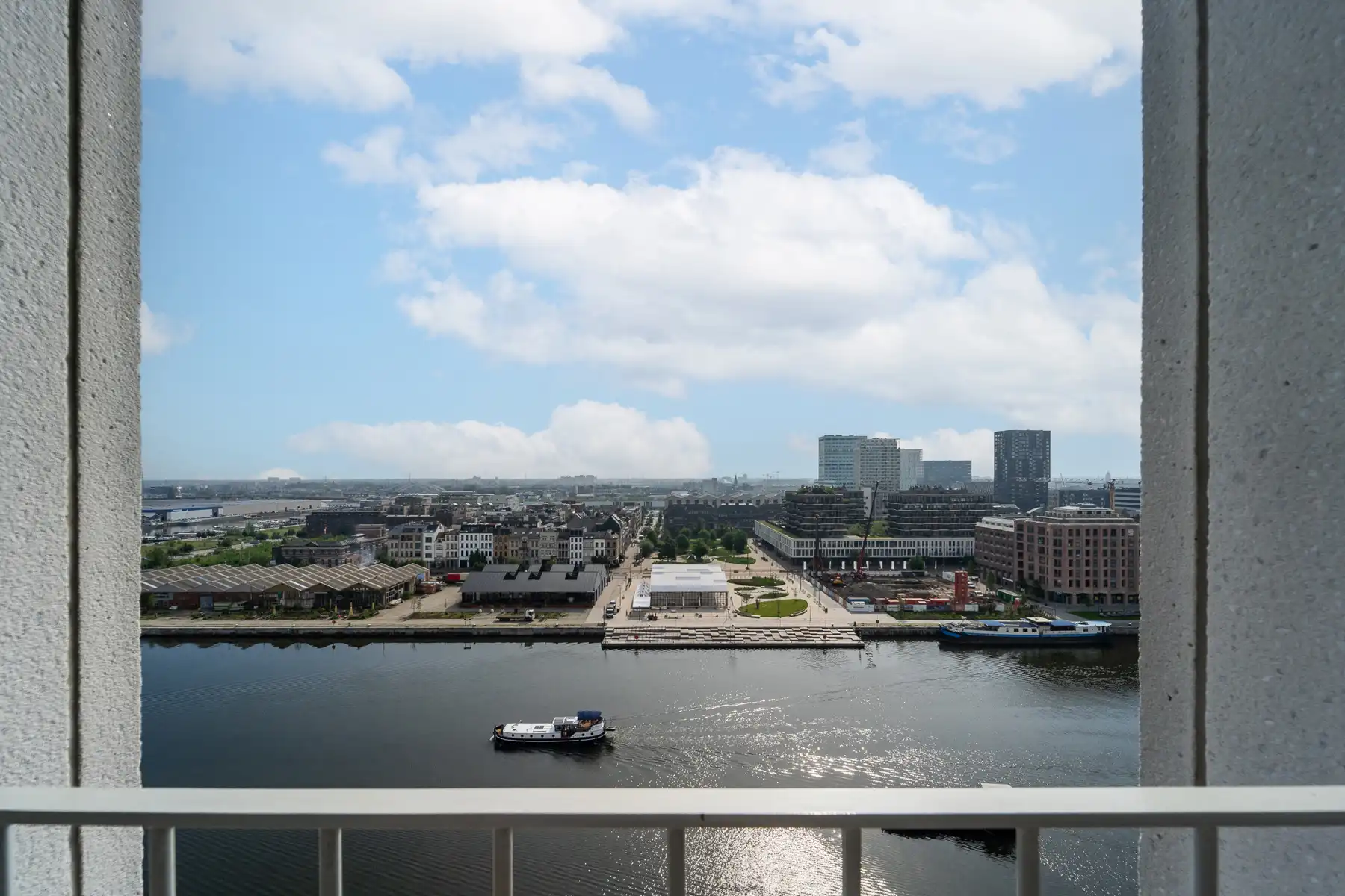 Gemeubeld appartement met 2slpks op 12e verdiep, 't Eilandje foto 4