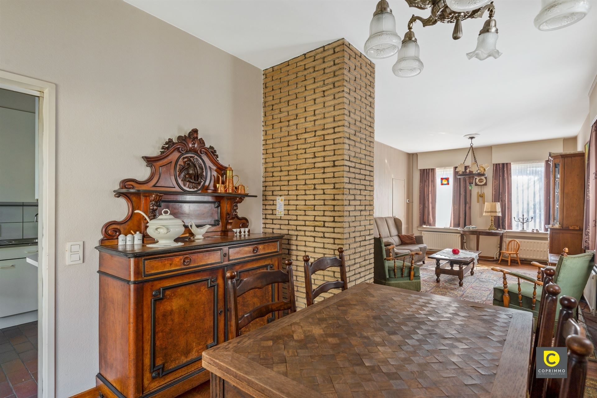 Ruime woning met 5 slpks, bureau en tuin! foto 3
