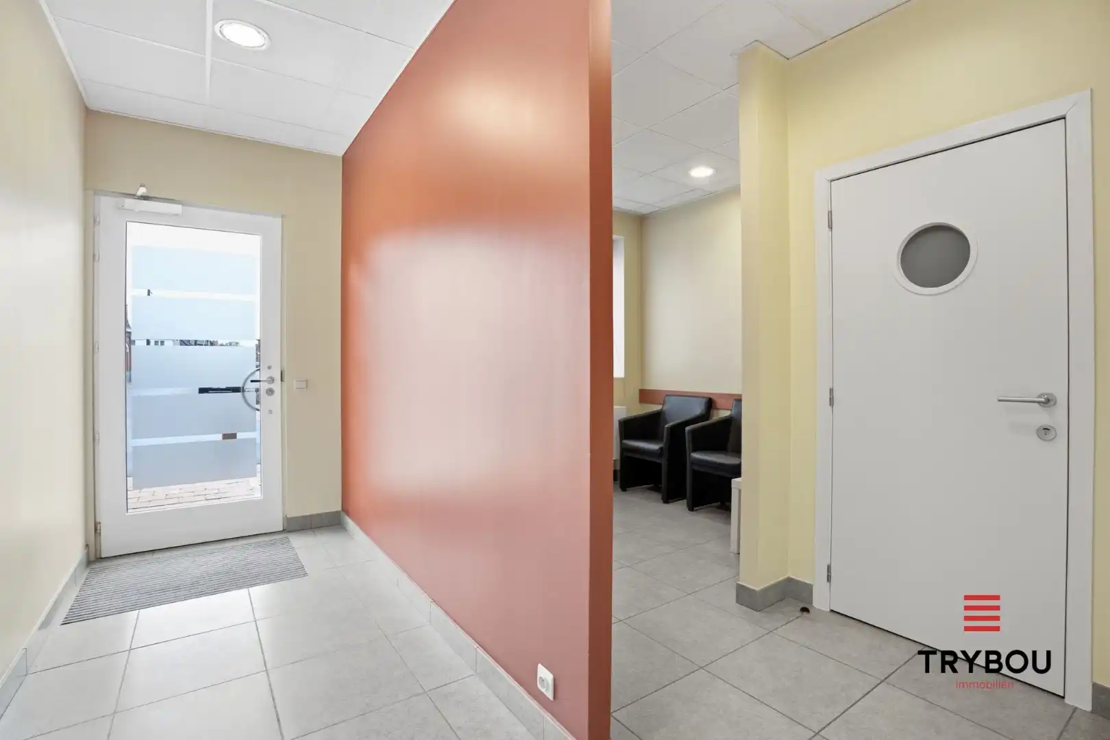 Alleenstaande woning met handelsruimte!  foto 3