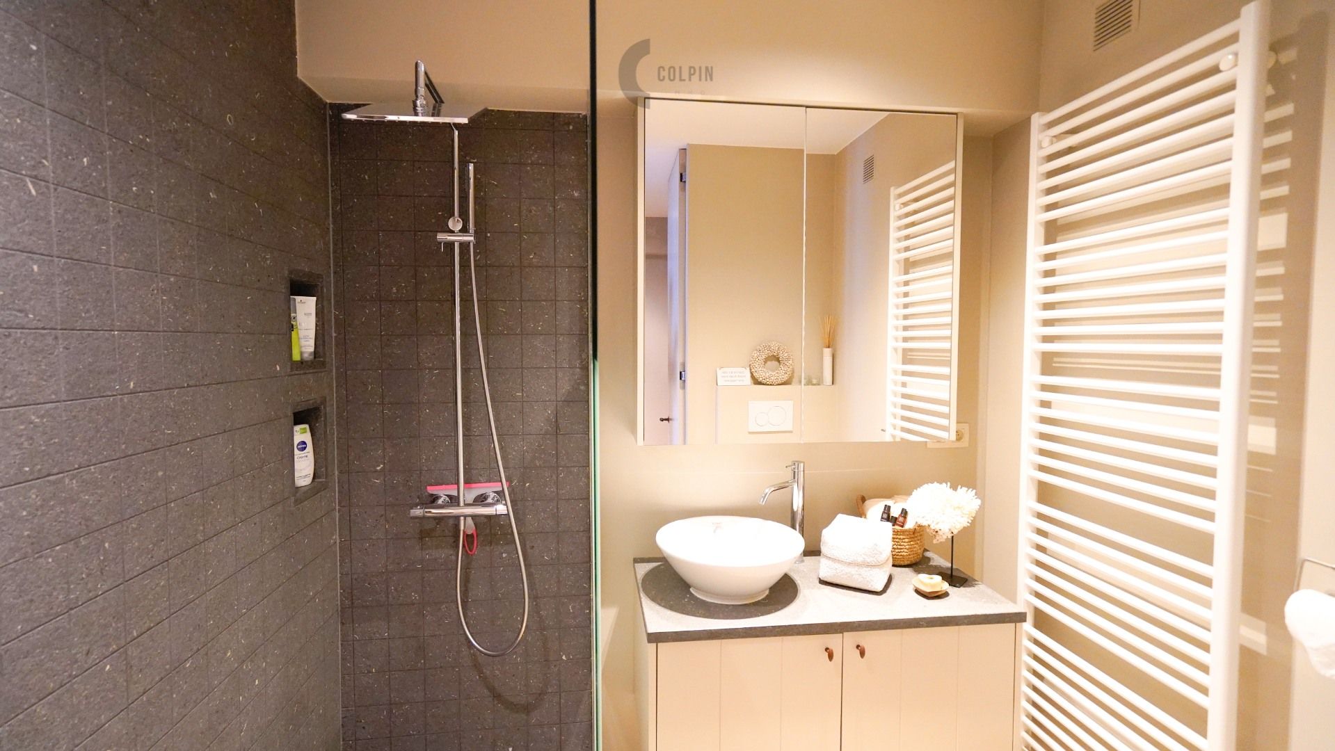 Aangename gemeubelde studio vlakbij de Zeedijk en de Lippenslaan foto 5