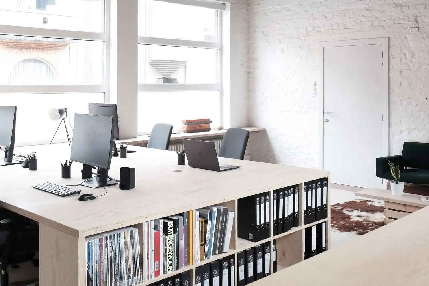 Industrieel kantoor in coworking setting foto 3