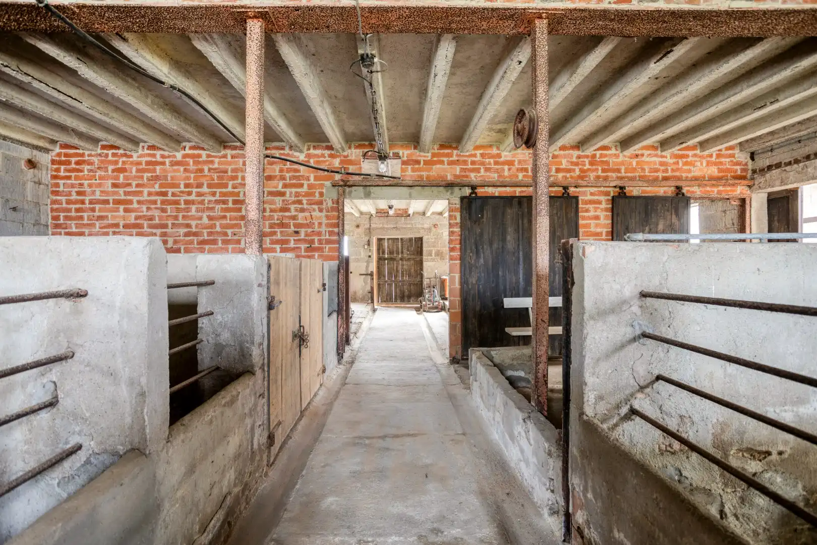 Hoevewoning met binnenkoer en grote opslagruimte te Heers-Vechmaal foto 24