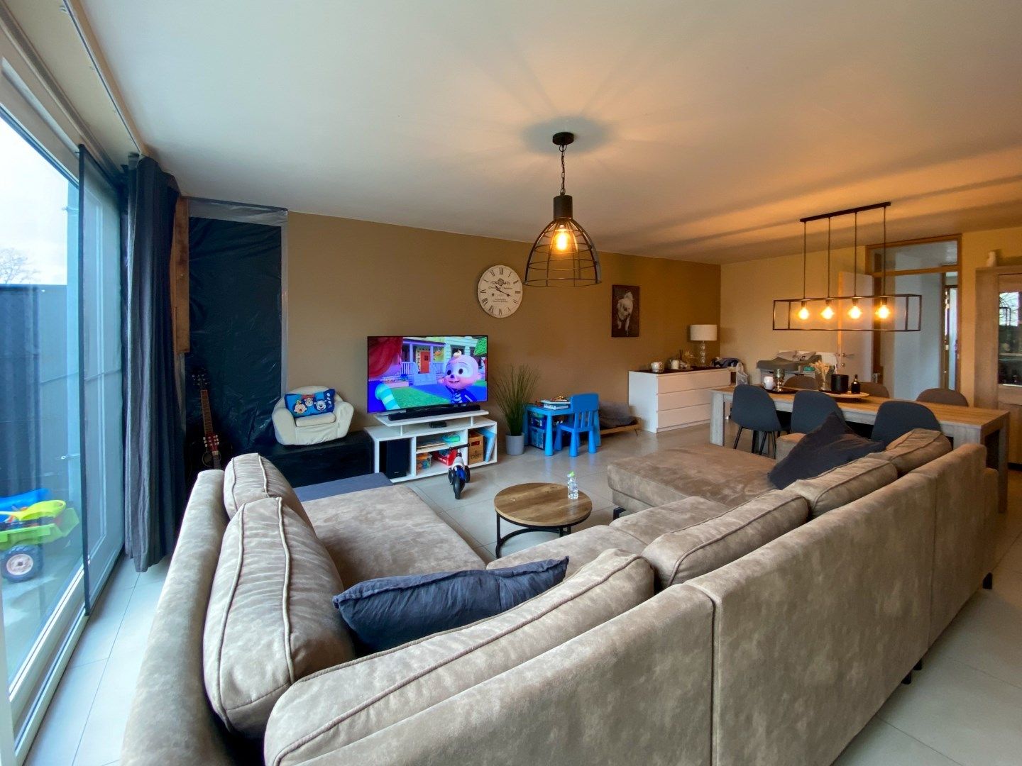 Recente woning met 3 slaapkamers, carport en tuin. foto 5