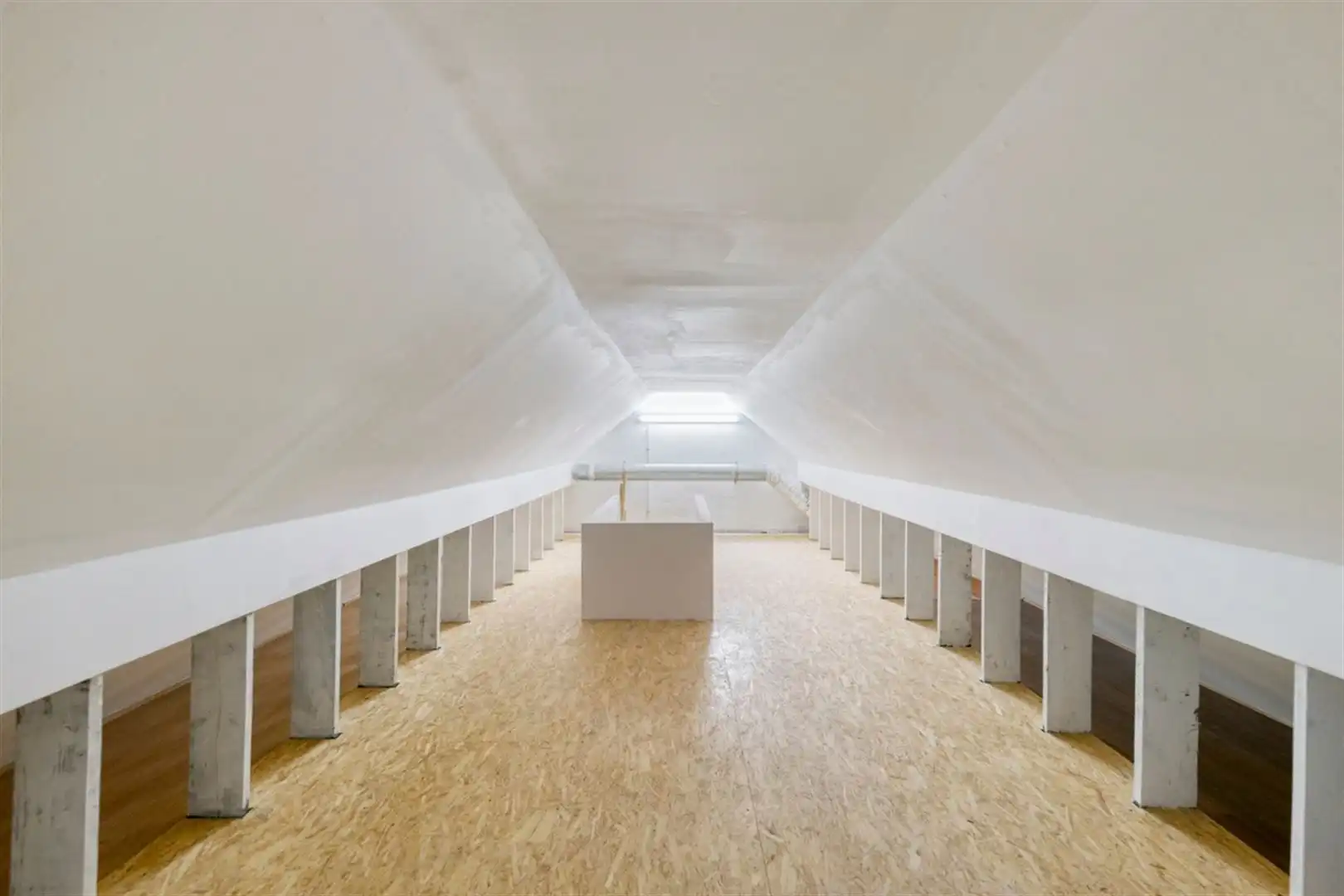 Uitzonderlijk ruime en toekomstgerichte woning met een indrukwekkende 358m² bewoonbare opp. EPC-label A. Residentiële woonwijk met winkels, scholen, horeca en andere voorzieningen vlakbij. foto 32