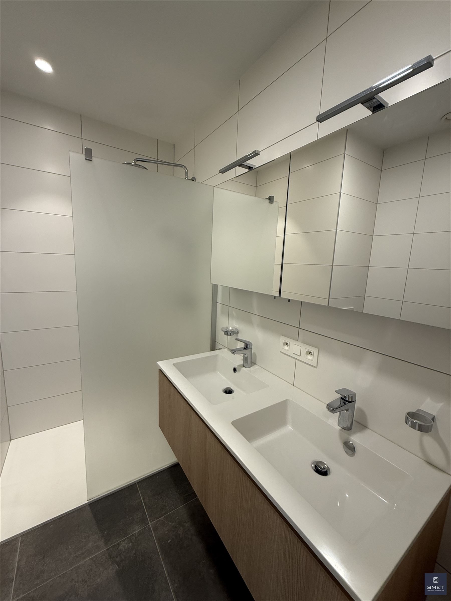 APPARTEMENT MET 2 SLPKS  EN GROOT TERRAS foto 11