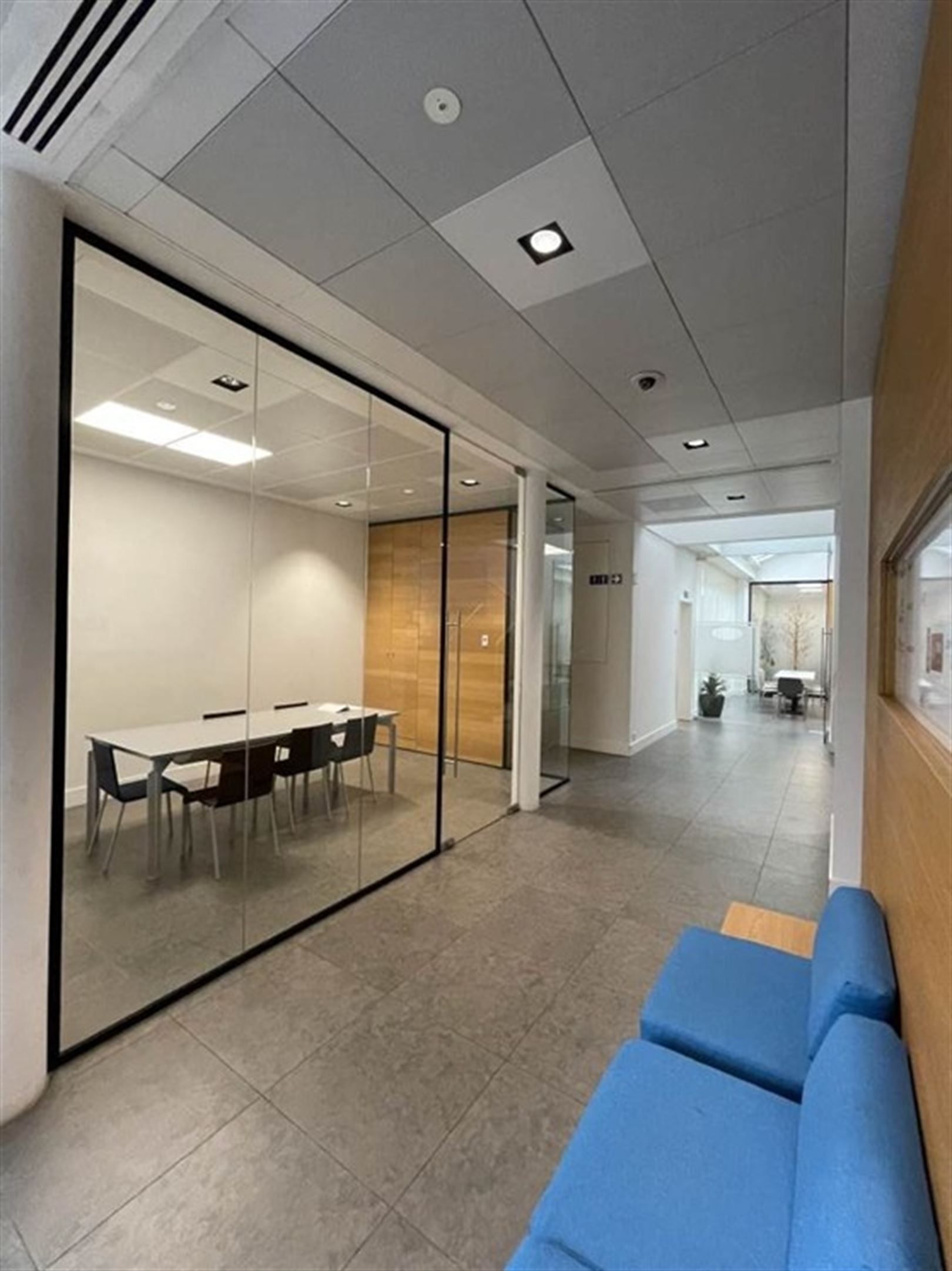 Kantoorgebouw foto 3
