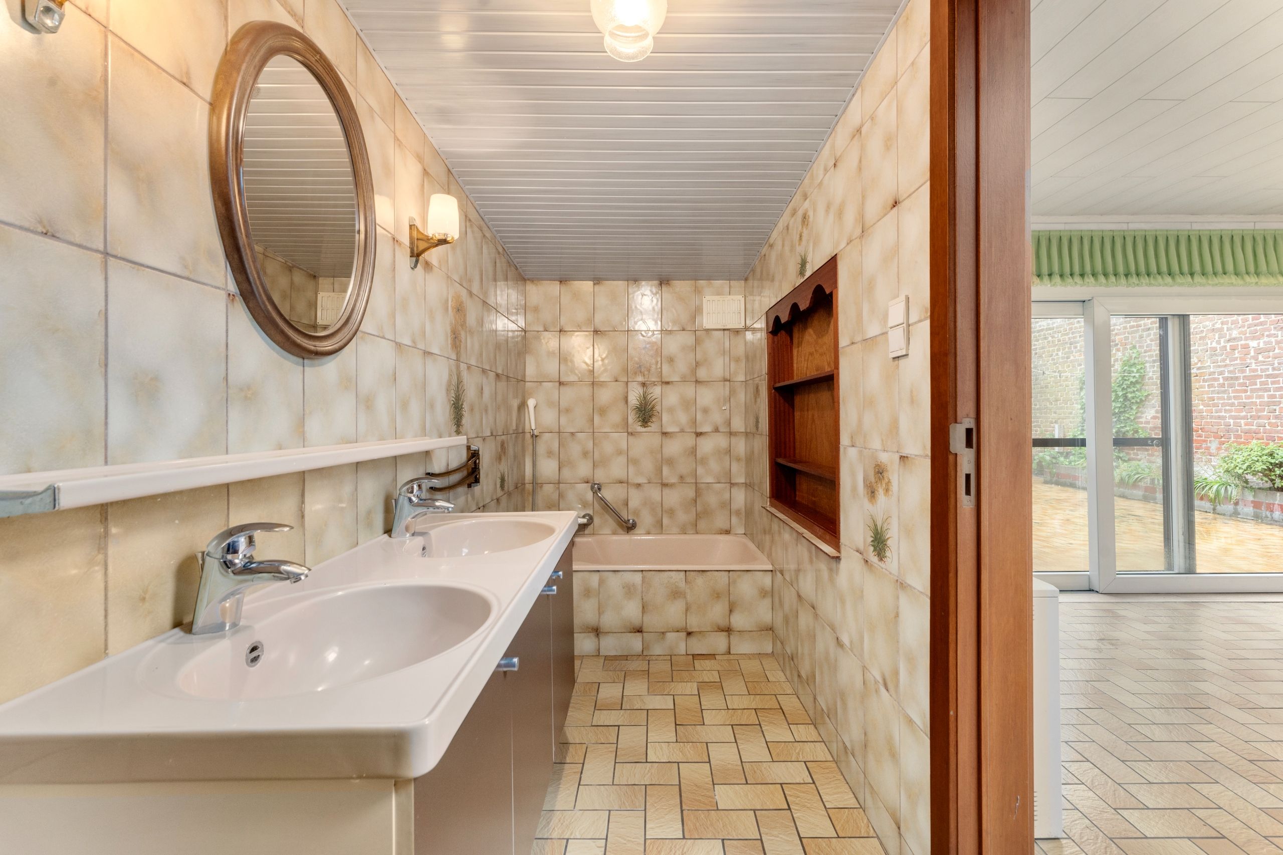 Te renoveren woning aan de rand van Deerlijk met zeer ruime garage op 262m2 foto 14