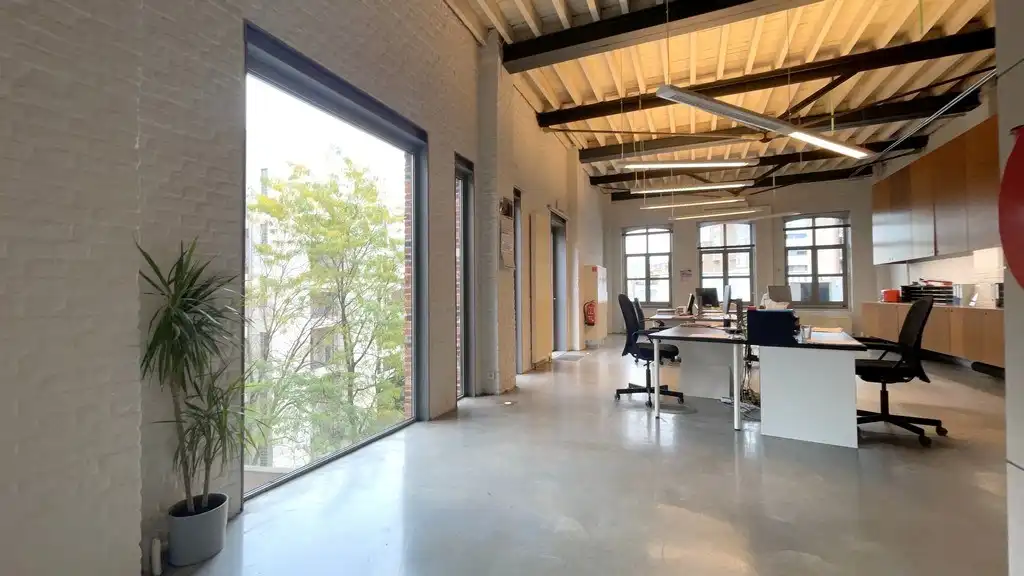 Trendy kantoor in gerenoveerd pakhuis nabij het Eilandje foto 4