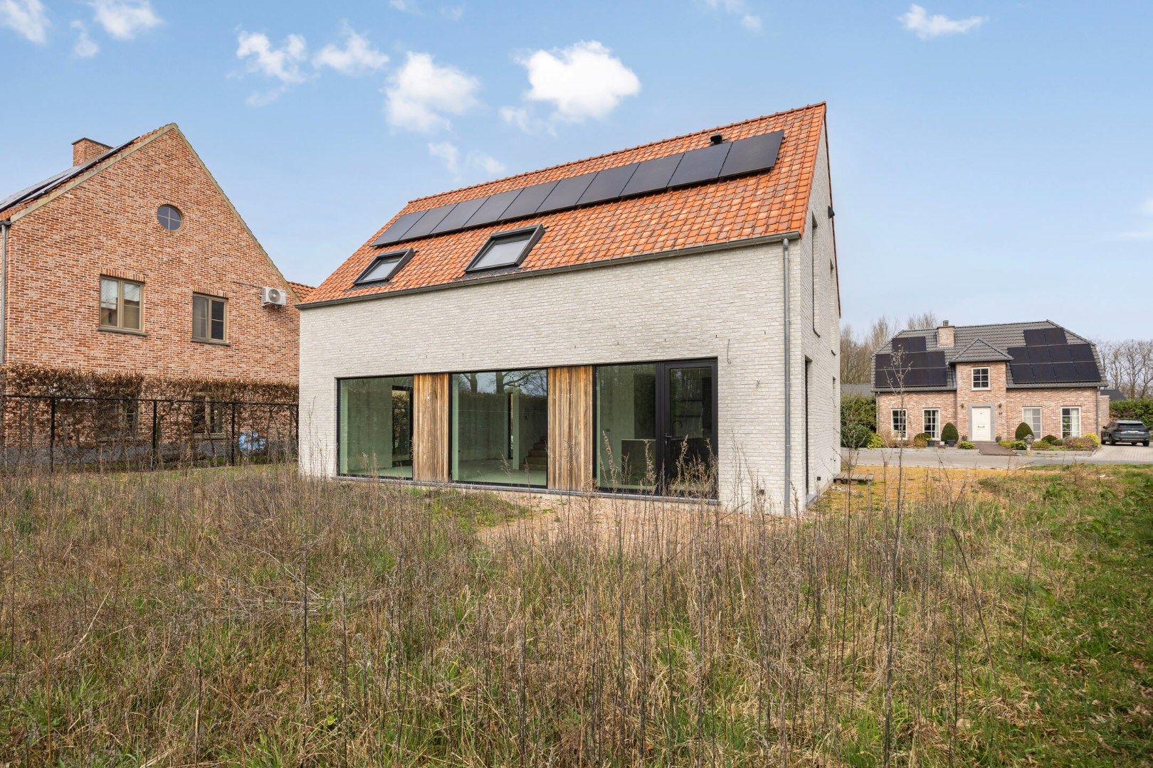 Verkoop onder registratierechten - ruime woning met 3 slpks gelegen op een zonnig perceel in Mol - Rauw !  foto {{pictureIndex}}