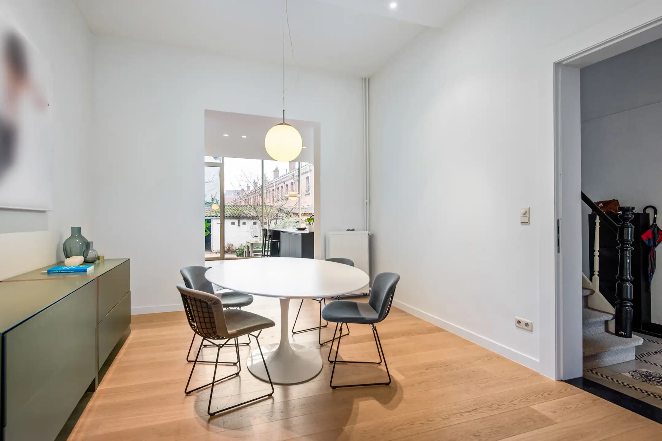 In het centrum gel. stadswoning met 5 slpk., terras, tuin en garage foto 17
