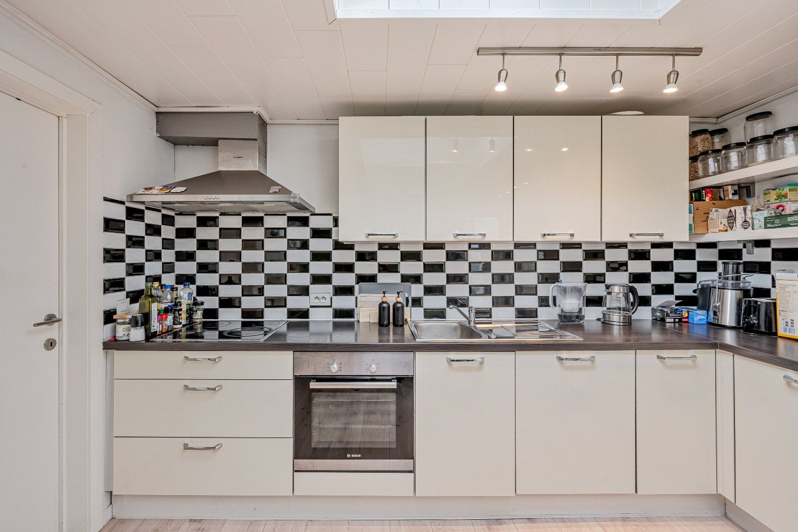 Instapklare woning met tuintje en garage in hartje Gent foto 11