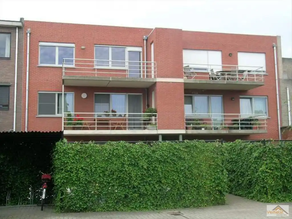 Comfortabel appartement met terras en garage foto 2