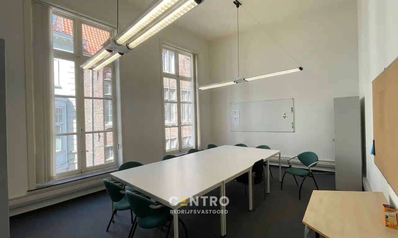 Karaktervolle kantoorruimte te huur in het historische hart van Brugge foto 6