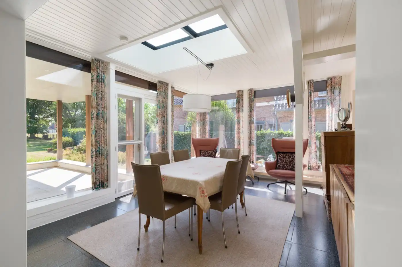 Vrijstaande laagbouwwoning met 3 slpk., garage en prachtige tuin foto 11