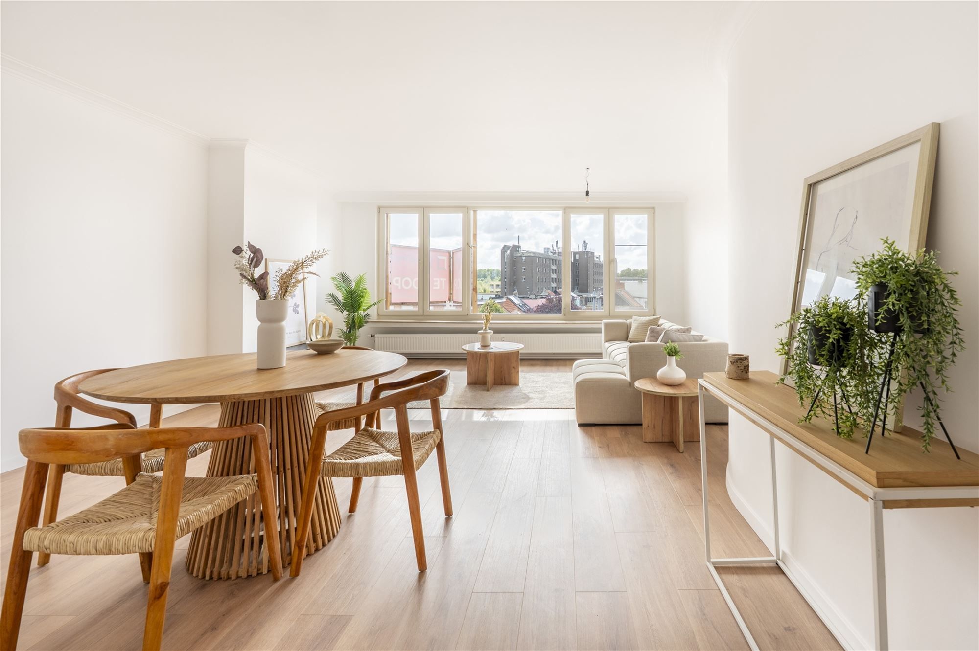 Gerenoveerd 2 slk appartement + garage foto {{pictureIndex}}
