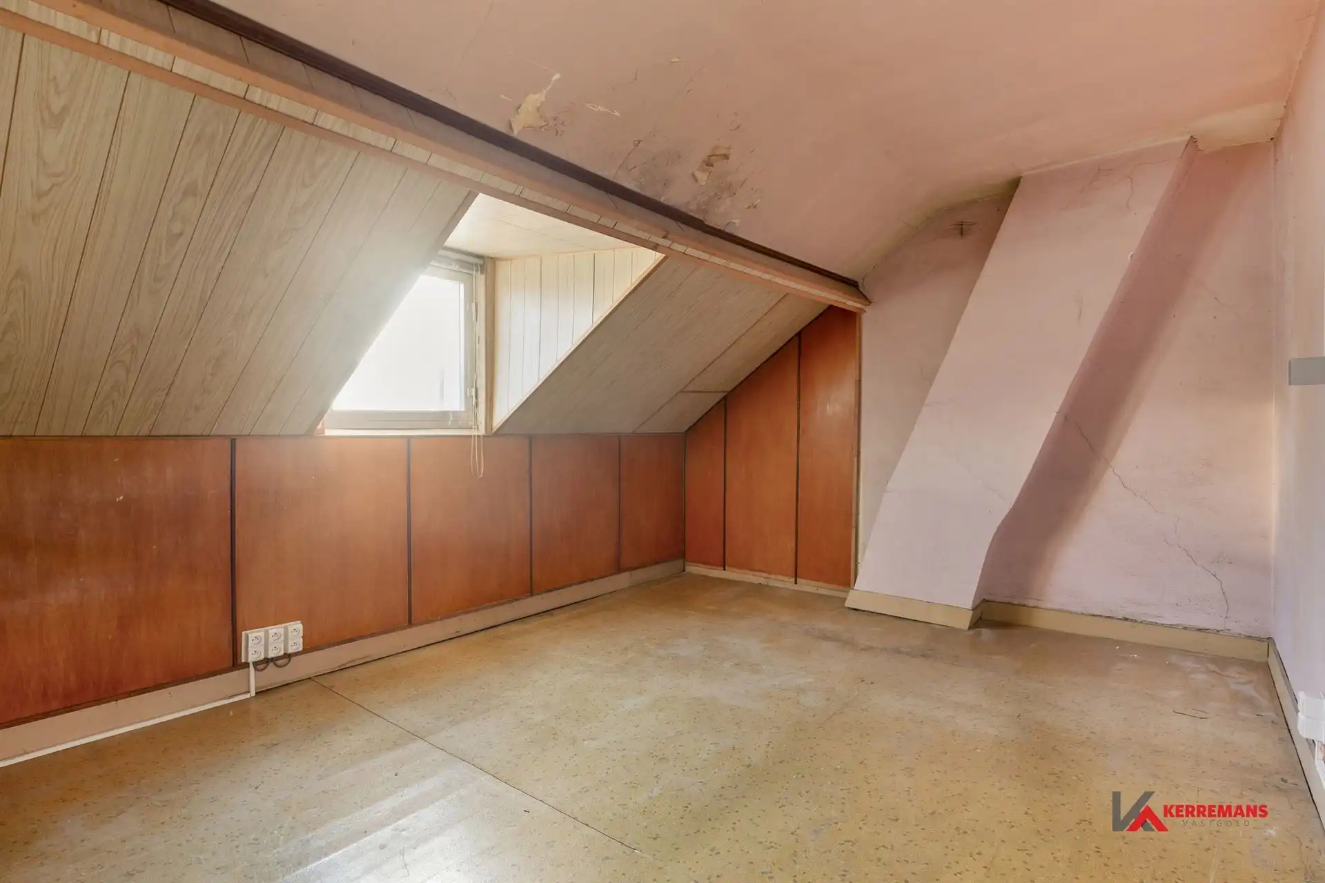 Op te frissen woning met 4 slaapkamers, tuin en garage.  foto 21