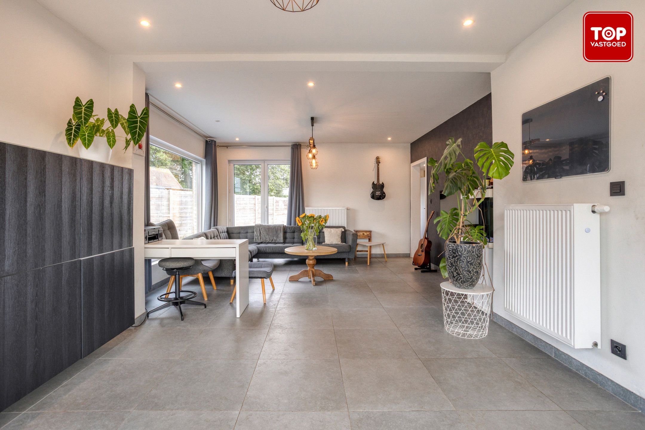 Gerenoveerde alleenstaande woning in Adegem met loods en weide foto 3