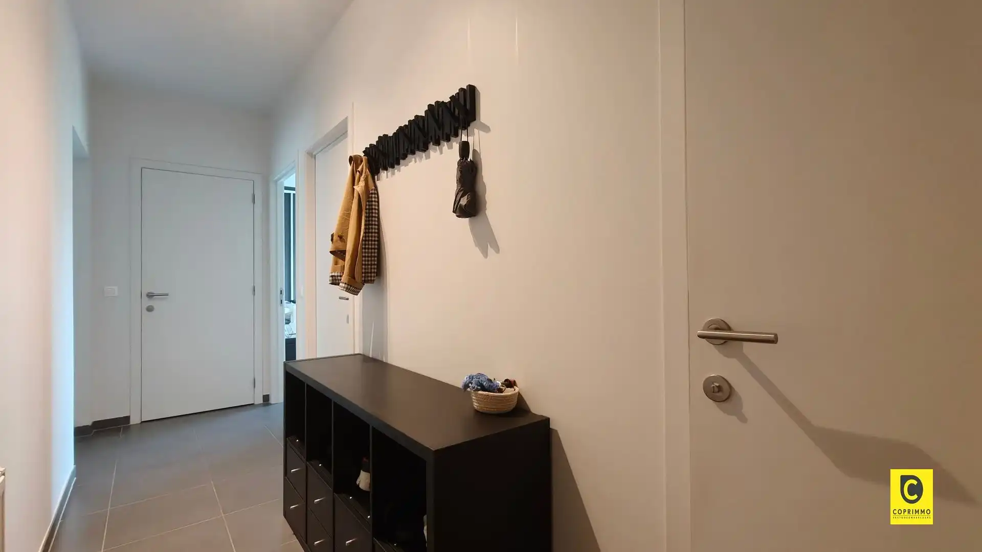 Ruim 2 slaapkamer appartement + P foto 6