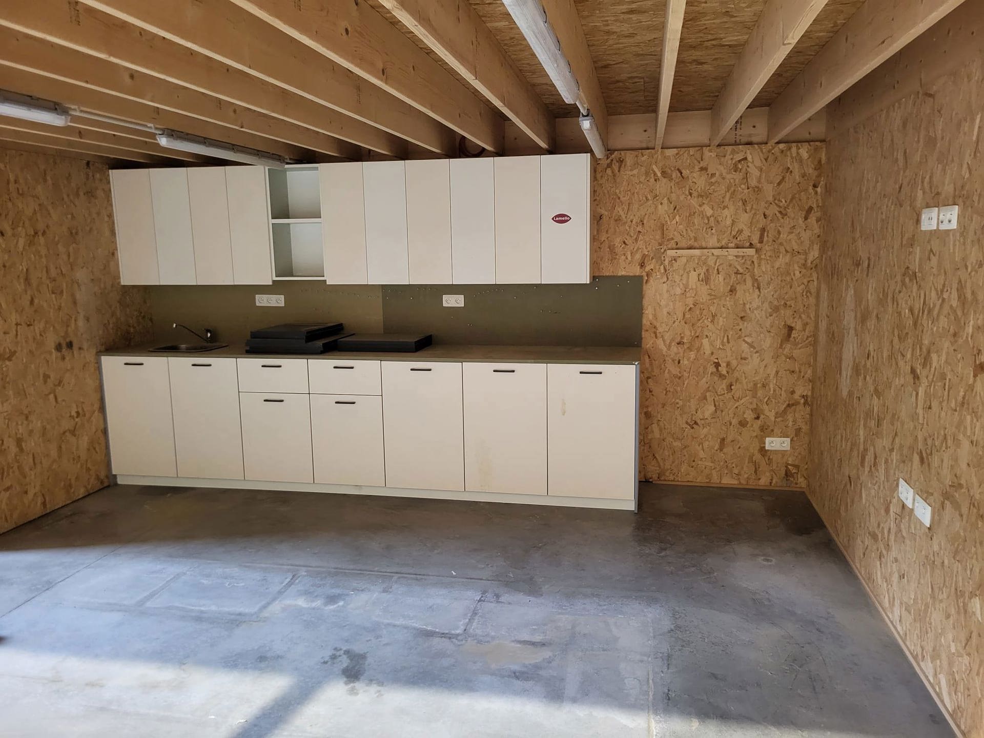 KMO-Unit van 198m² met inpandig kantoor en 3 parkings foto 7