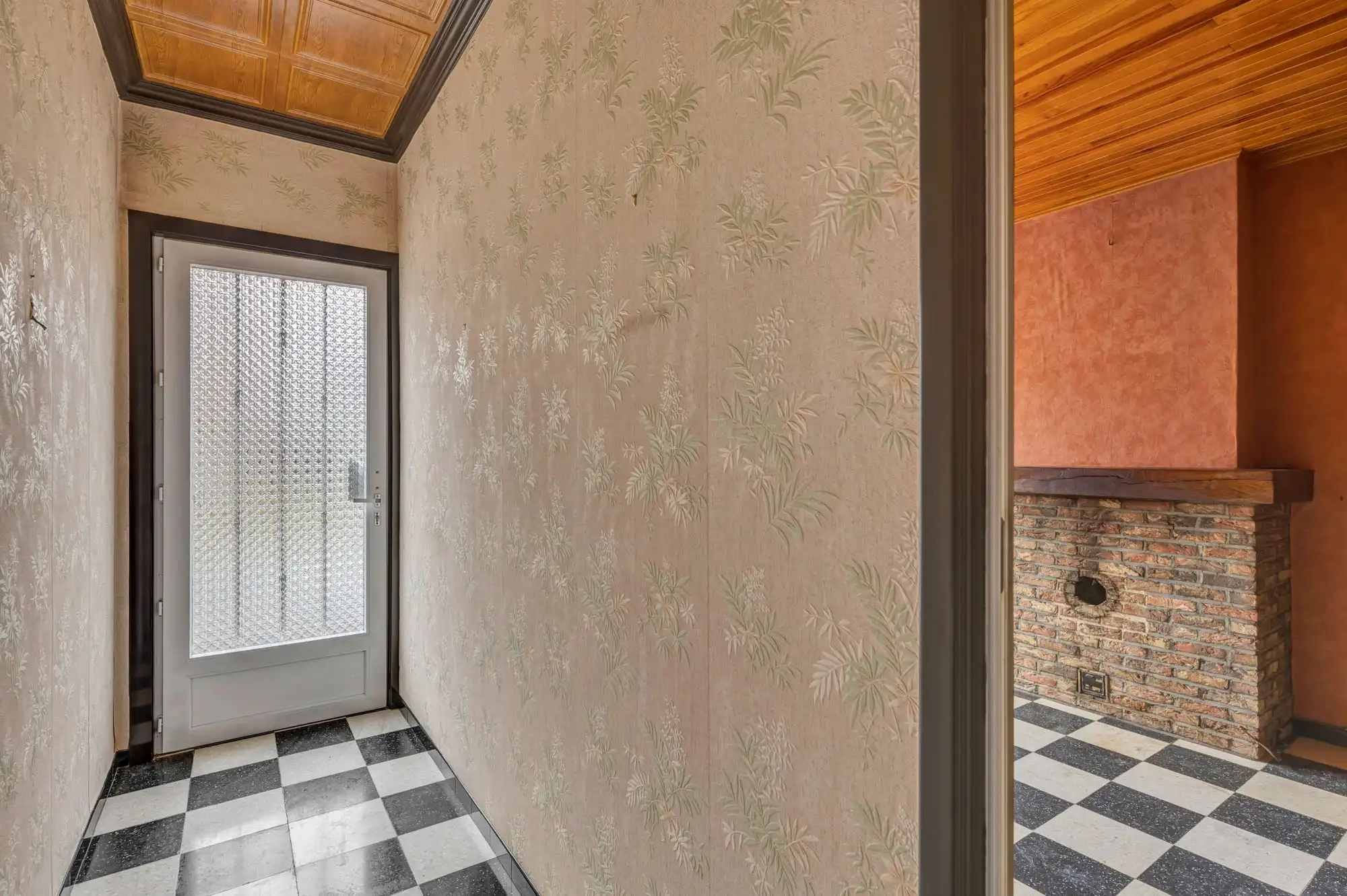 Ruime woning met veel potentieel en grote garage (80m²) foto 2