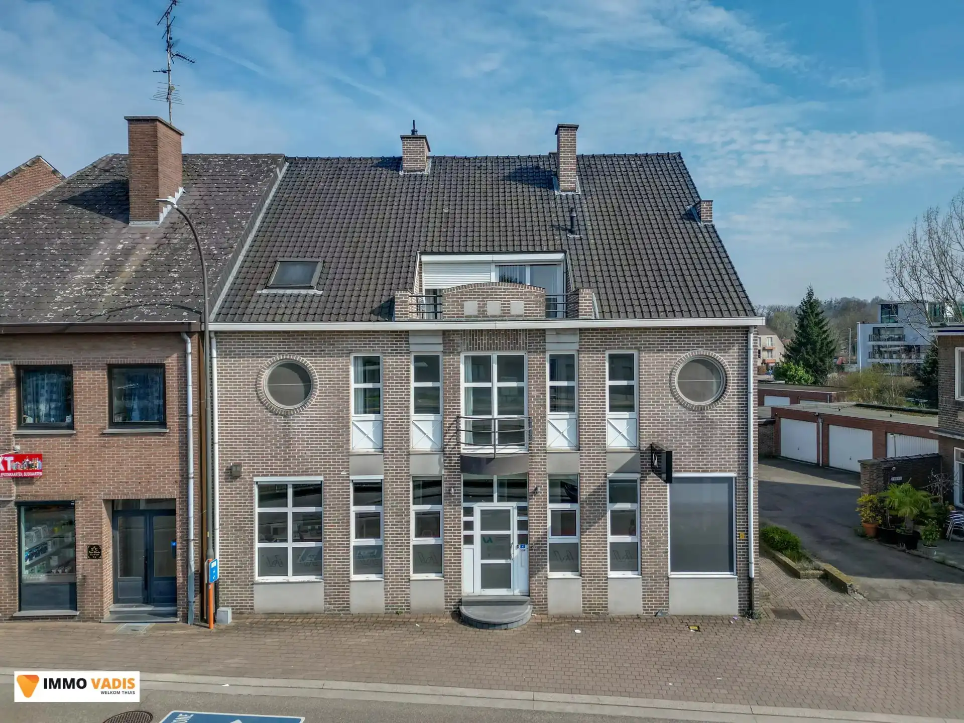 Energiezuinig appartement met terras, garage en 2 autostaanplaatsen in Bilzen foto {{pictureIndex}}