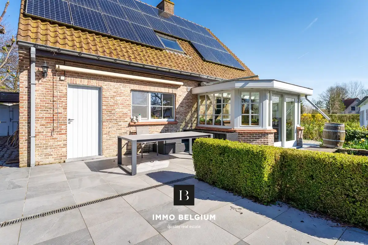 Prachtige woning op ruim perceel met bijgebouw foto 2