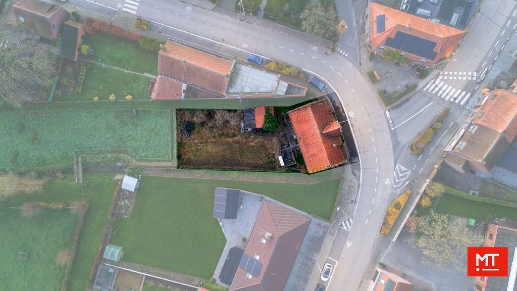 Te renoveren alleenstaande woning in de dorpskern van Wulvergem (Heuvelland) foto 2