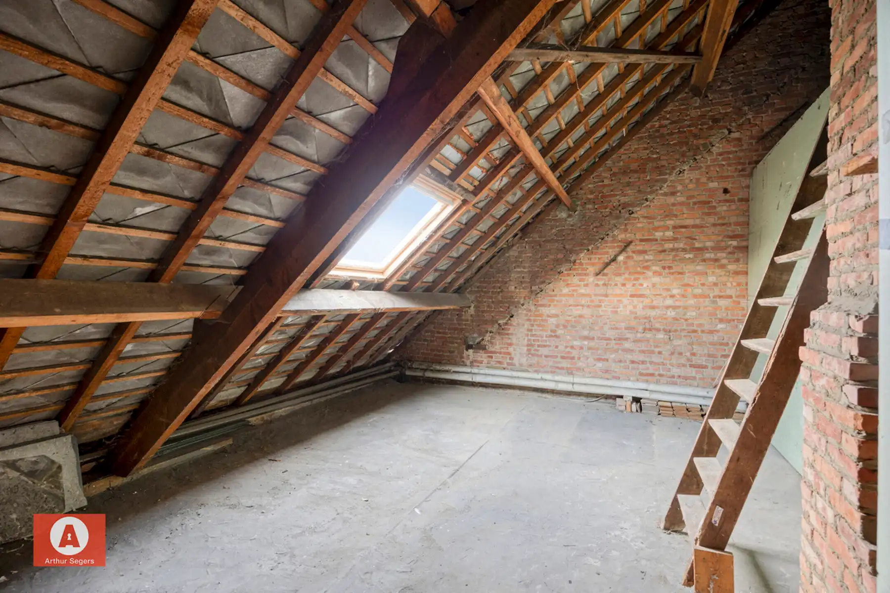 Te renoveren Handelshuis met woonst en inpandige garage.  foto 21