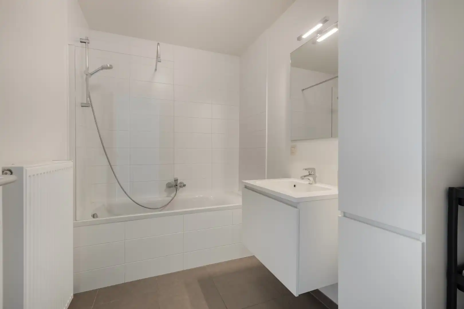 LICHTRIJK APP. VAN 90M² MET 2 SLPK., TERRAS en AUTOSTANDPLAATS OP TOPLOCATIE in BILZEN-HOESELT! foto 15