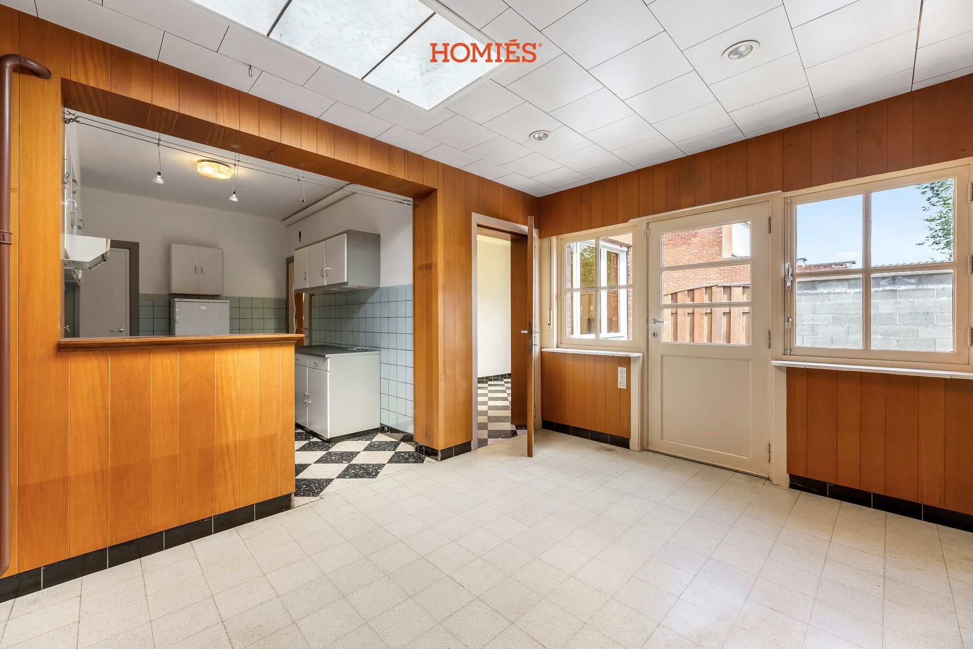 Te renoveren woning met veel potentieel foto 4