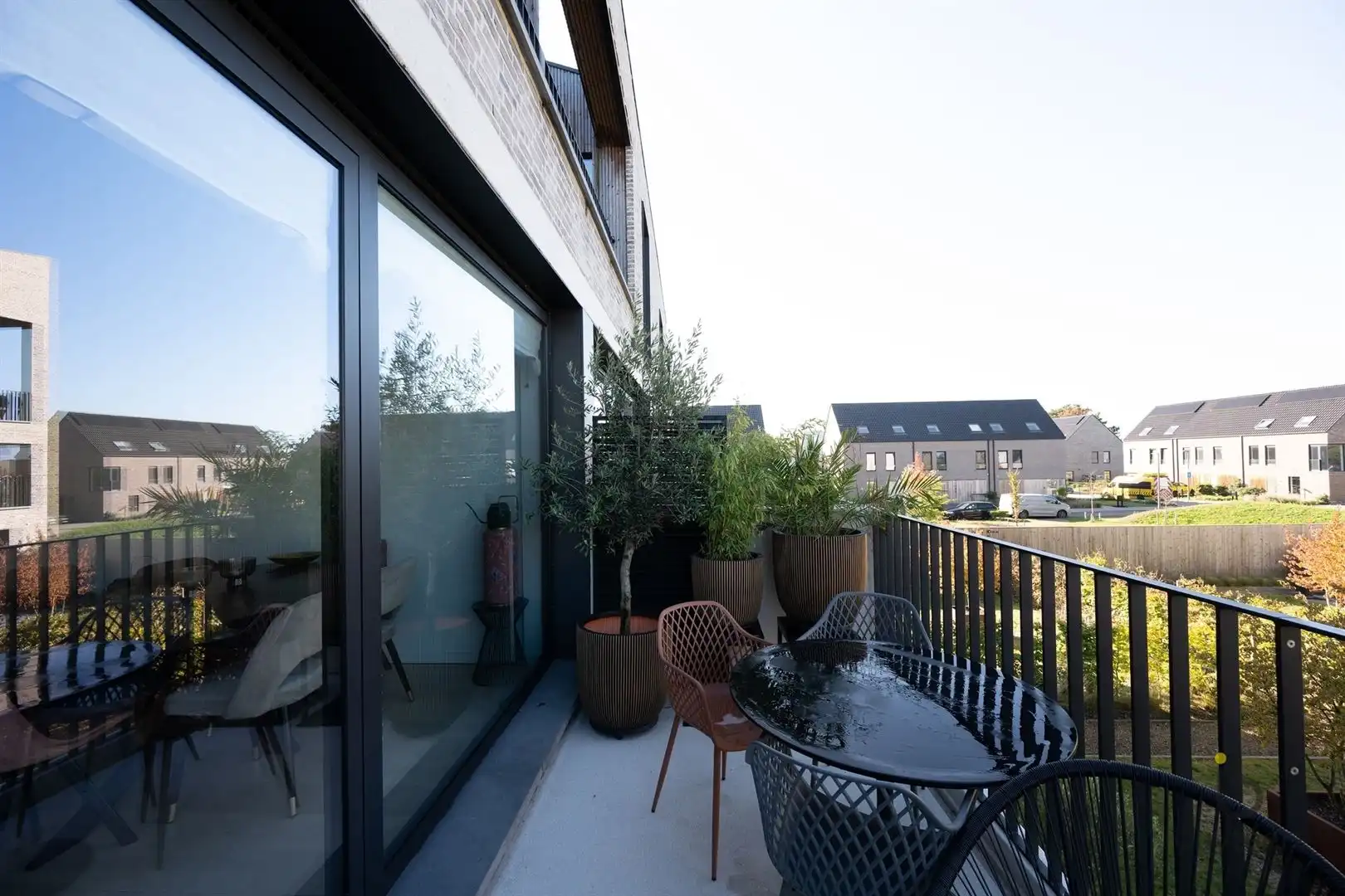 STIJLVOL EN LICHTRIJK WONEN IN EEN SERENE GROENE SETTING MET EEN GEZELLIG TERRAS! foto 7