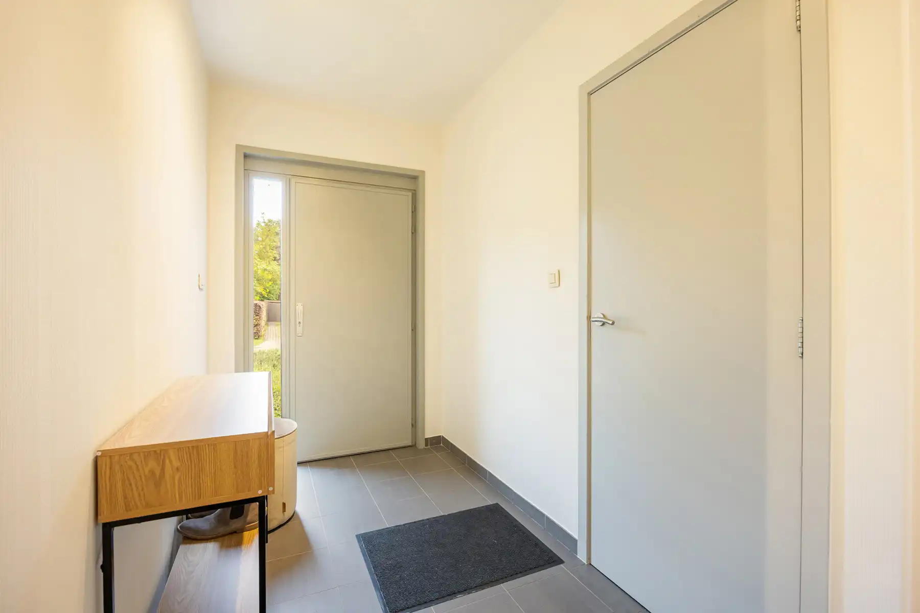 Laagbouwwoning met 3 slaapkamers, garage en carport op een rustige locatie in Merksplas.  foto 2