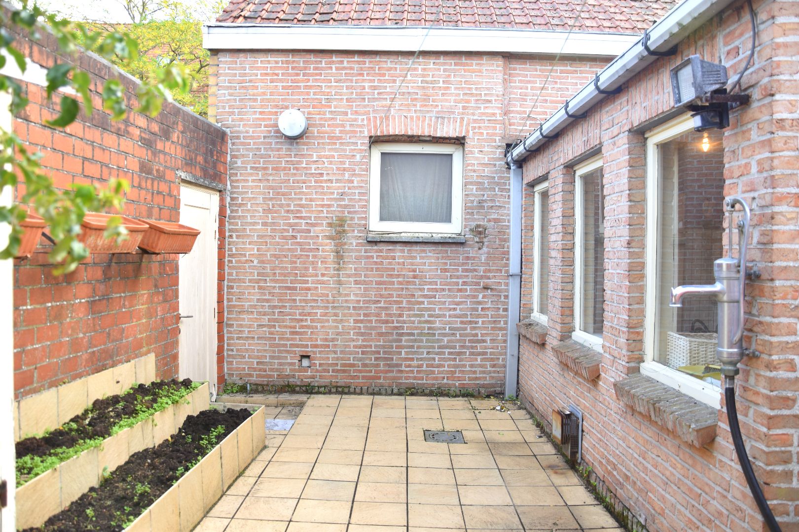 Te koop in Moorsele deze te renoveren HOB met véél potentieel foto 13