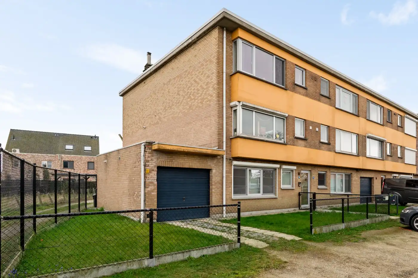 Keurig gelijkvloers appt. met 2 slpk., terras, voortuintje en garagebox foto 23