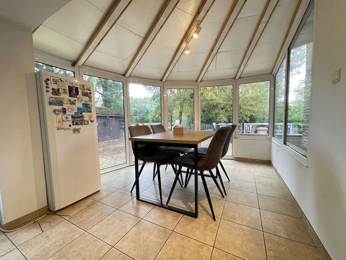 Knusse split-level woning op nagenoeg 27 are grond foto 13