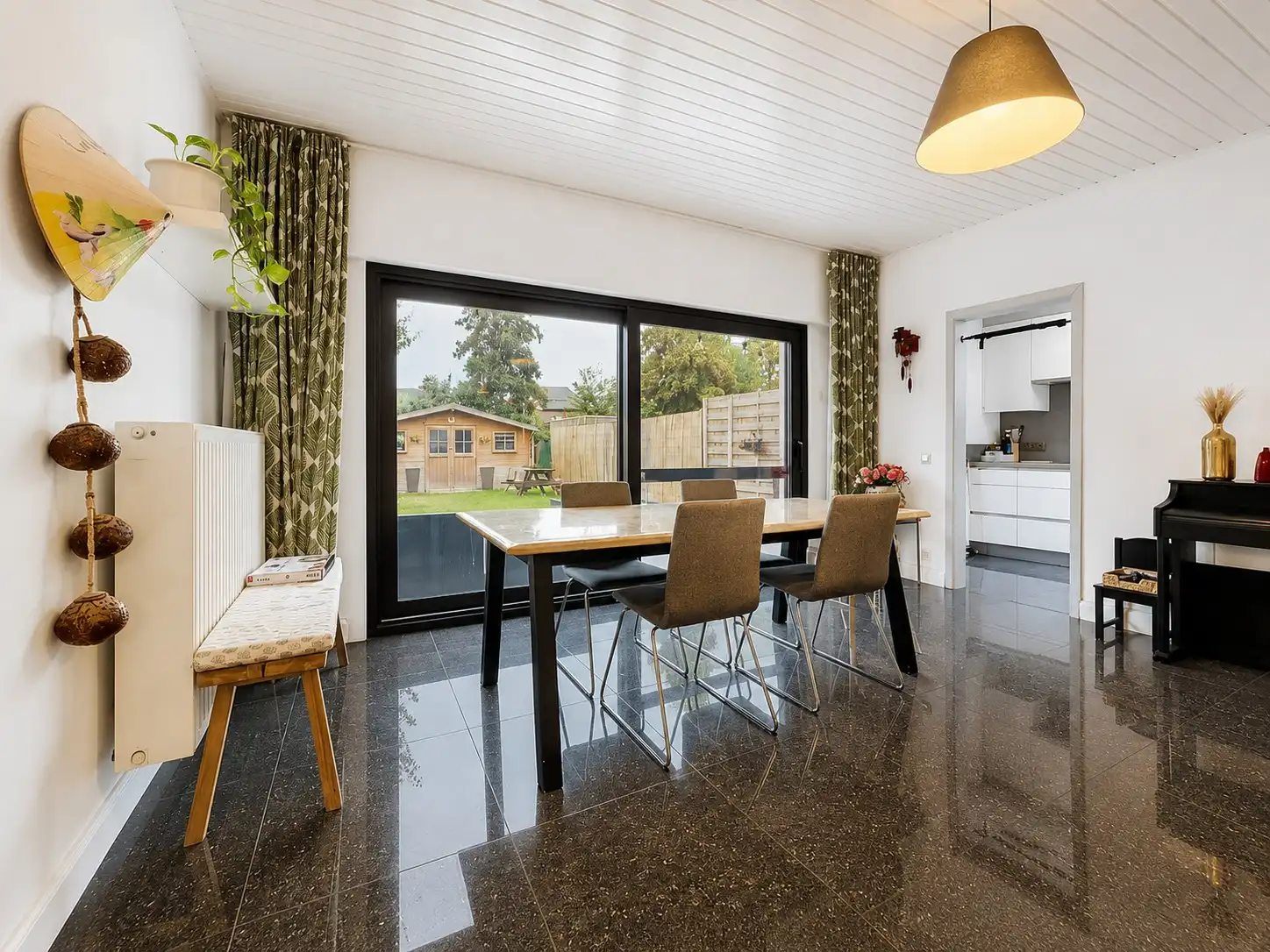 B&B Moment : Instapklare rijwoning met tuin op rustige ligging te koop in Lint foto 5