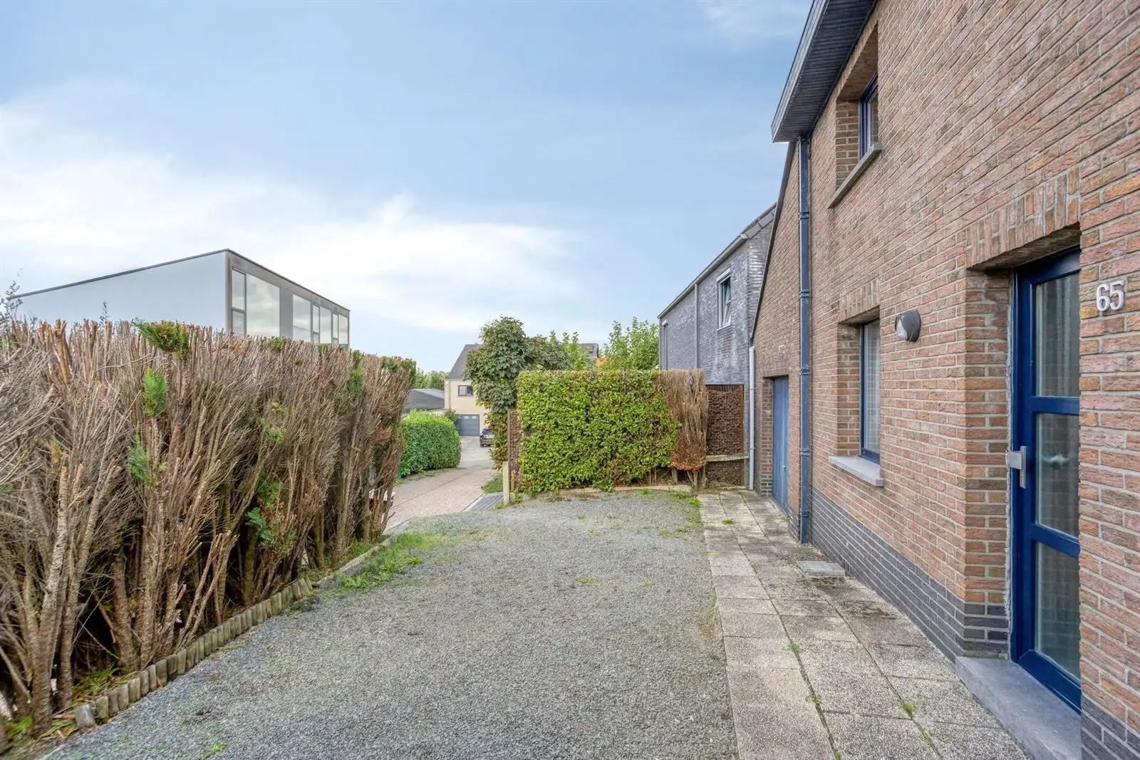 Gezellige, te renoveren, woning met aangename tuin foto 2