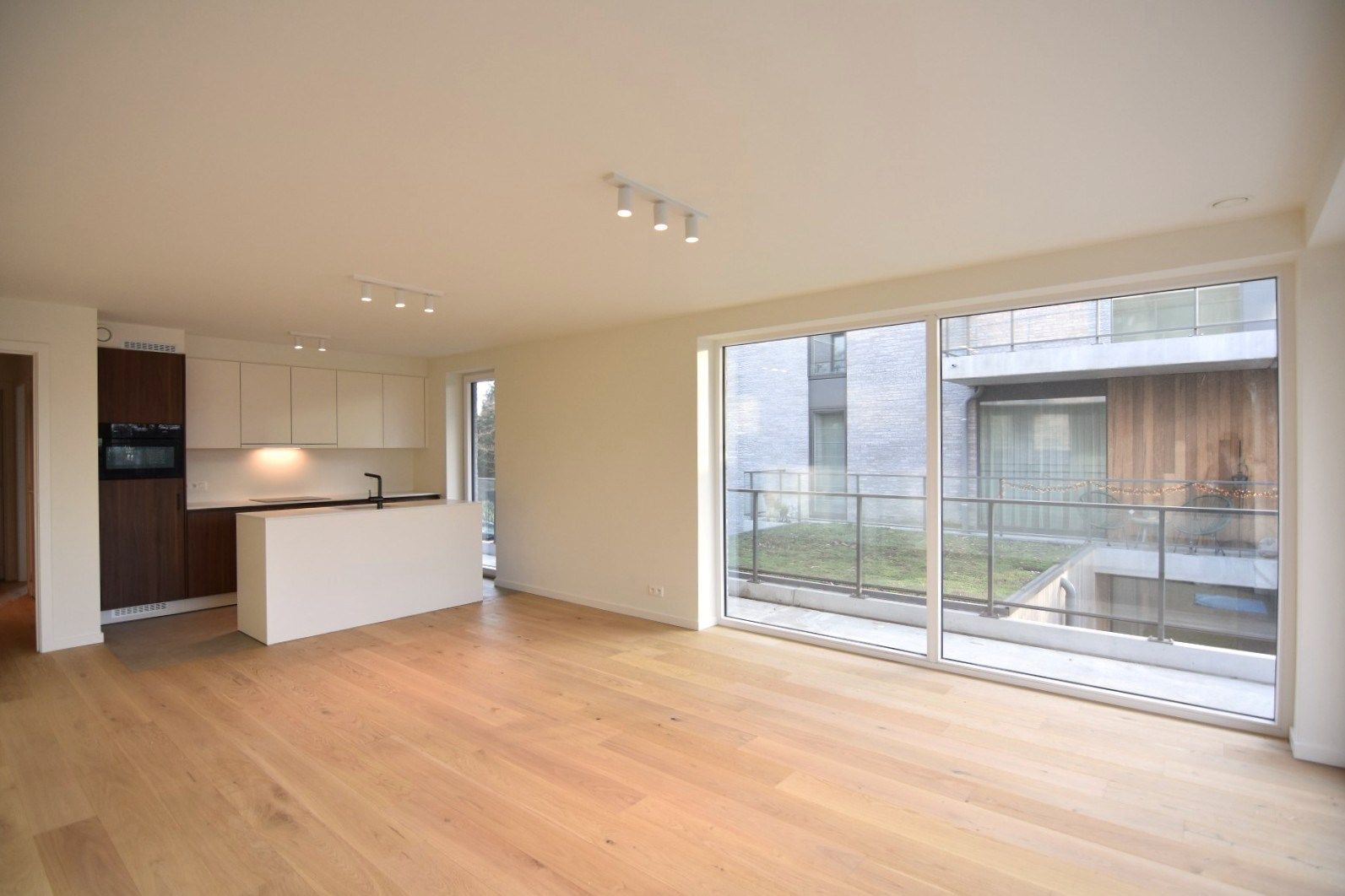 Gloednieuw 2-slpk appartement in moderne woonresidentie met vijverzicht foto 6