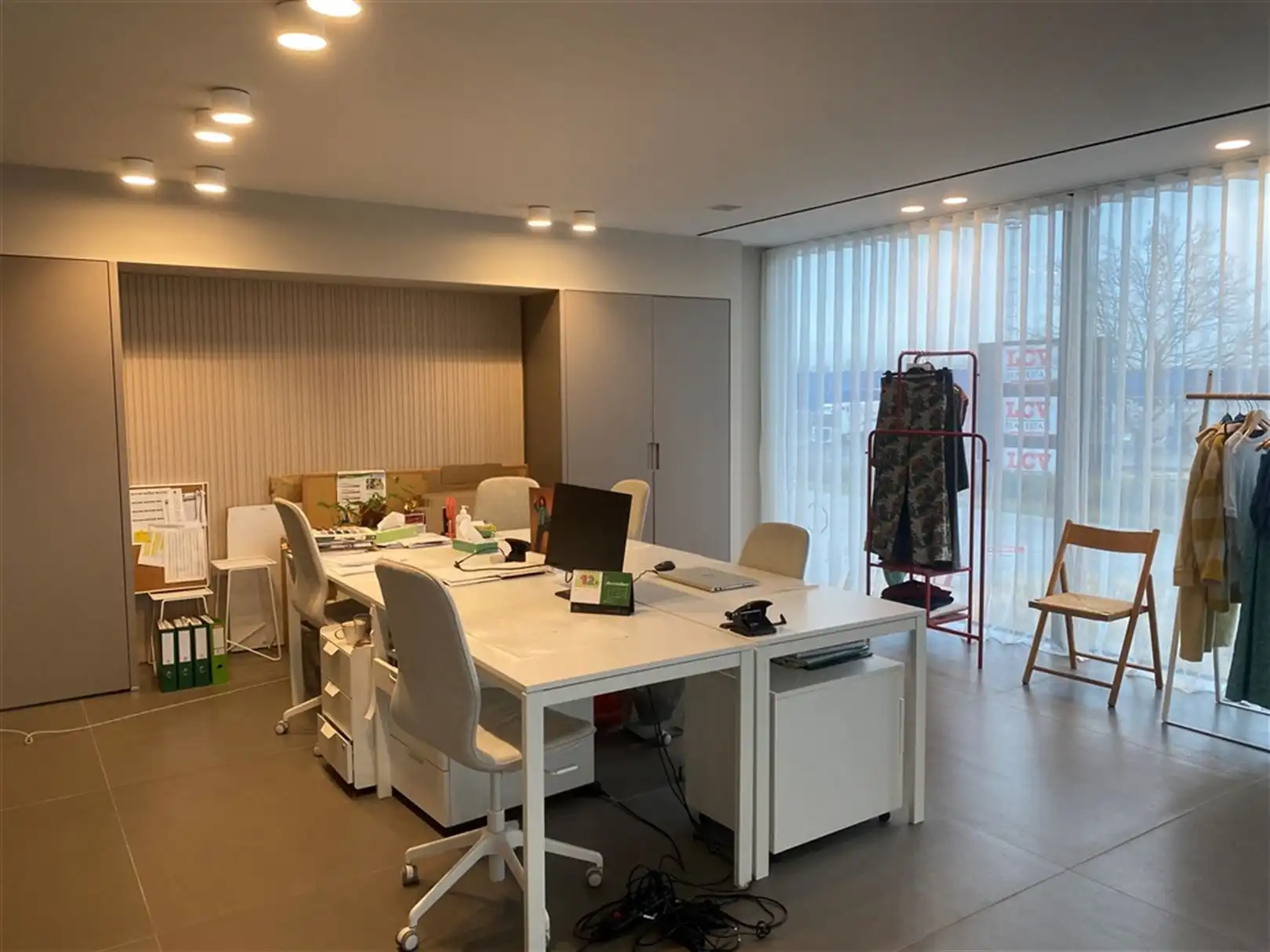 Moderne High-End kantoren aan afrit E17 foto 5