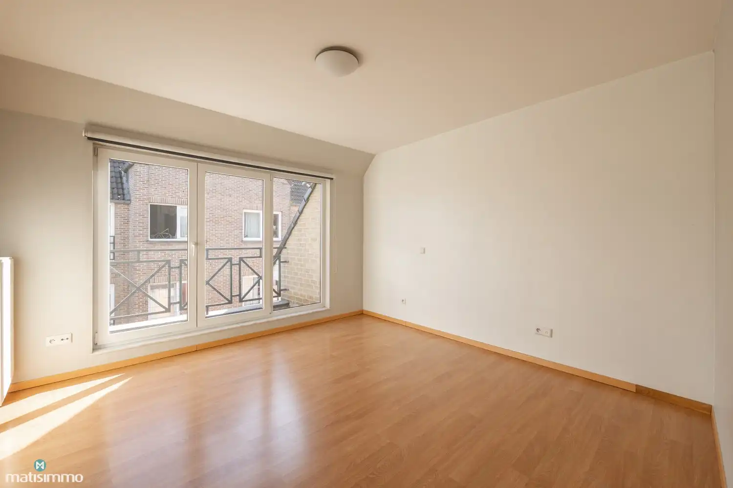 INSTAPKLAAR APPARTEMENT MET 2 SLAAPKAMERS, 3 BALKONS, ZOLDERBERGING (+ OPTIONEEL:  CREËREN VAN AUTOSTAANPLAATS) foto 12