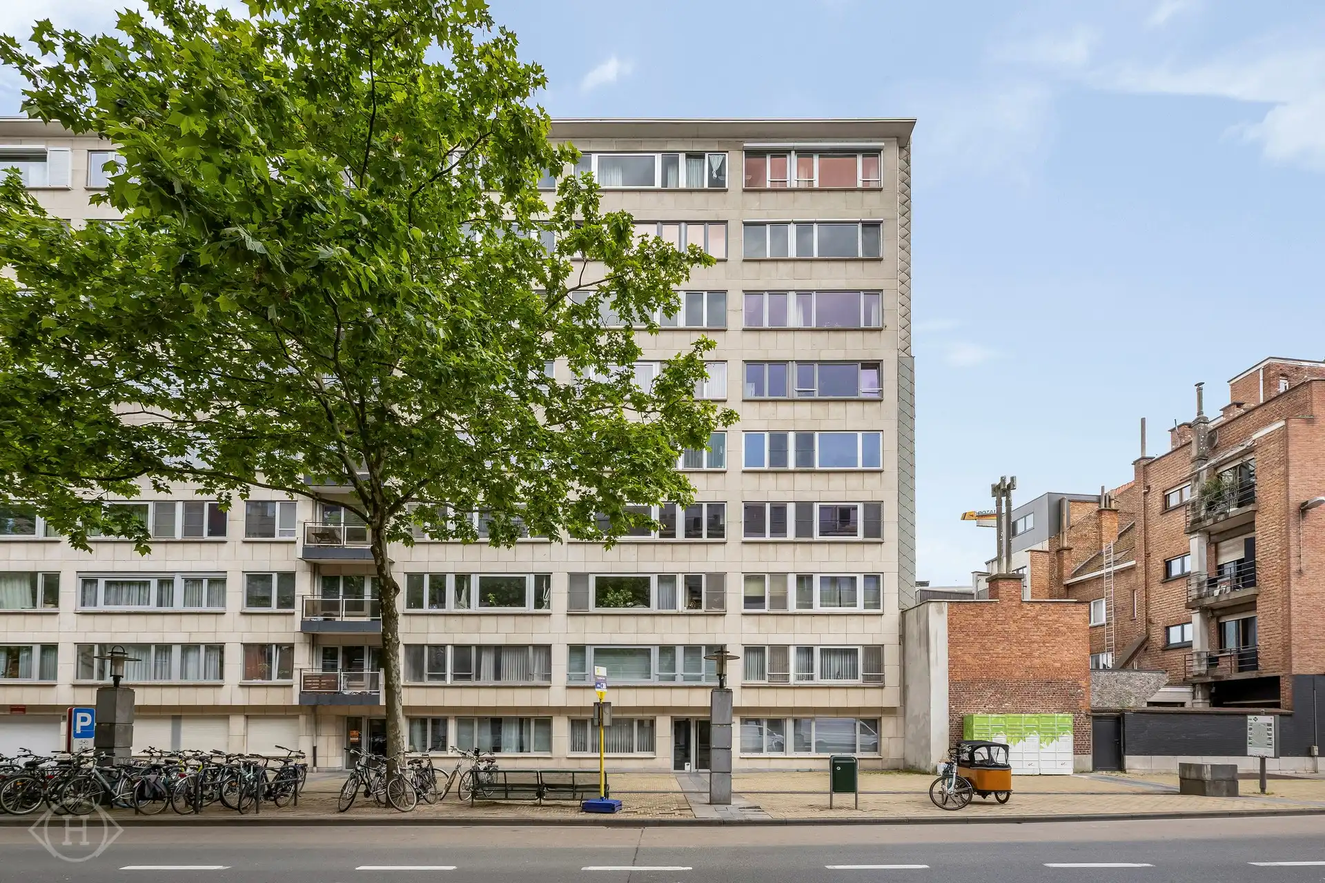 Ruim appartement met terras, parking en prachtig uitzicht foto 19