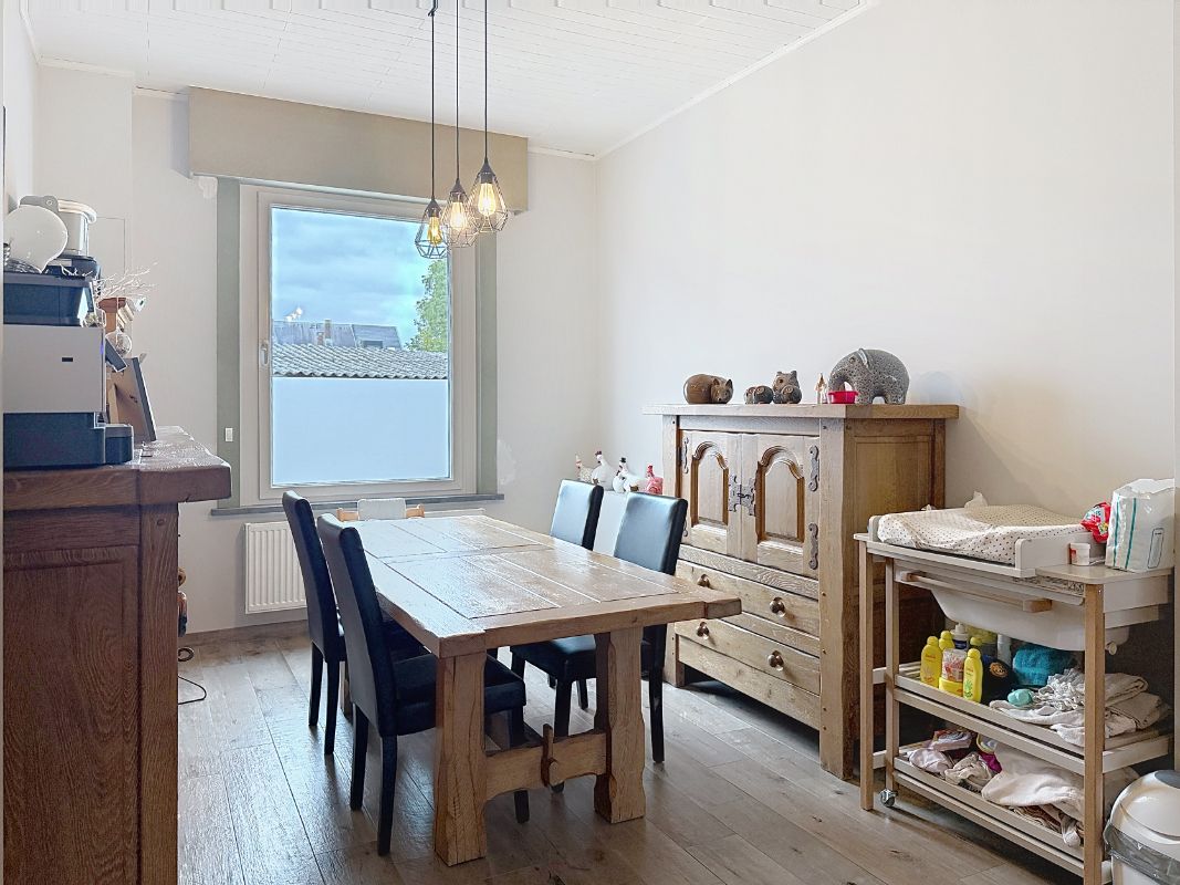 Charmante, instapklare rijwoning met uitweg achteraan. foto 4