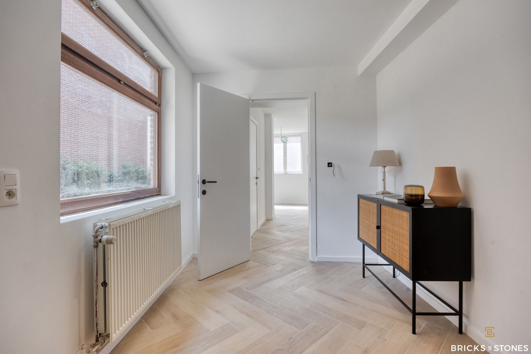 Zeer ruime halfopen bebouwing met praktrijkruimte en prachtige tuin foto 19