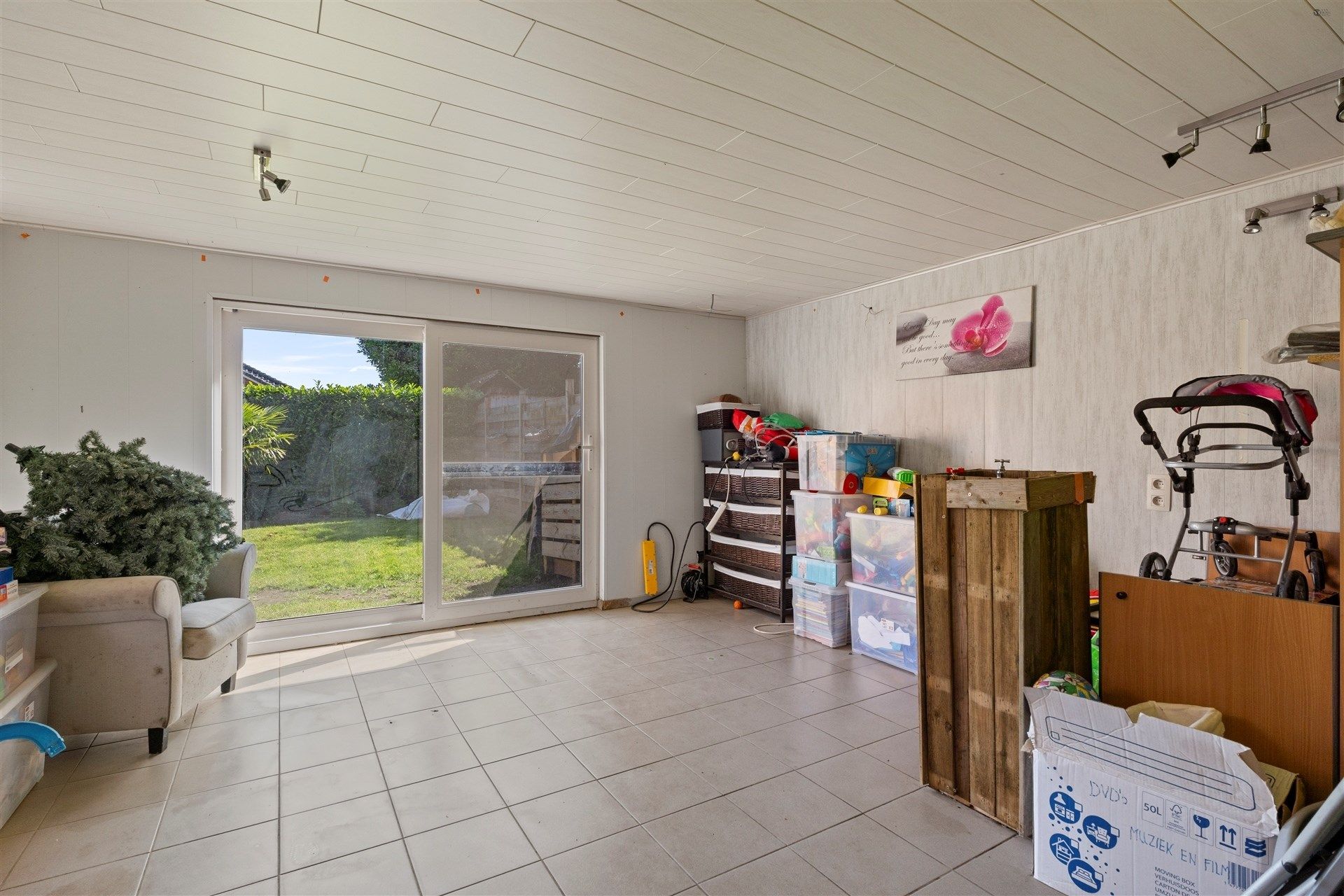 Deels gerenoveerde rijwoning te centrum Stekene foto 7