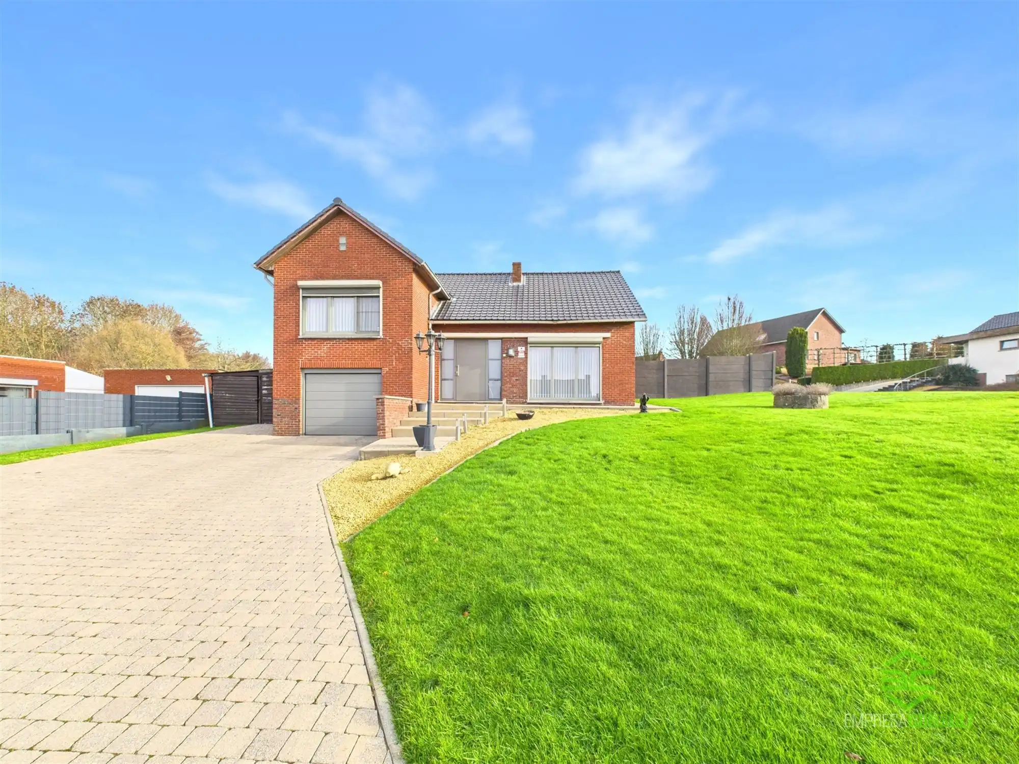 Gezinswoning met 3 slpk op 10a68ca in het centrum! foto 2