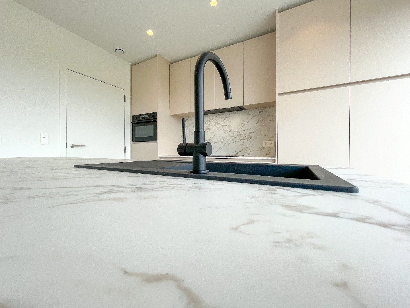 Kijkdag 13/09 van 10u tot 12u - Moderne halfopen nieuwbouwwoning op 537 m² met landelijk verzicht op topligging te Torhout foto 6
